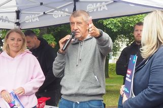 Gigafactory na Karvinsku určitě nebude, řekl lidem v Dolní Lutyni Babiš - Novinky